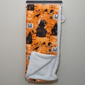 NWT Haunted Home PLUSH THROW REVERSE TO SHERPA ULTRA SOFT BLANKET Orange